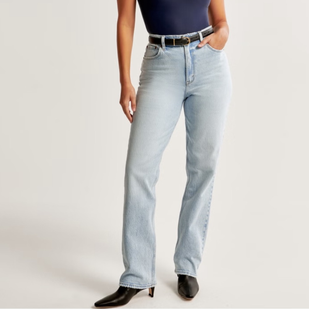 Abercrombie The '90s Straight Ultra High Rise Curve Love Short Light Wash Jeans